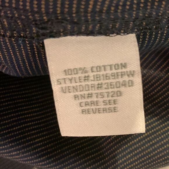 JB HOLT, long sleeve dress shirt, athletic fit, 100%cotton, great like new - Picture 9 of 12